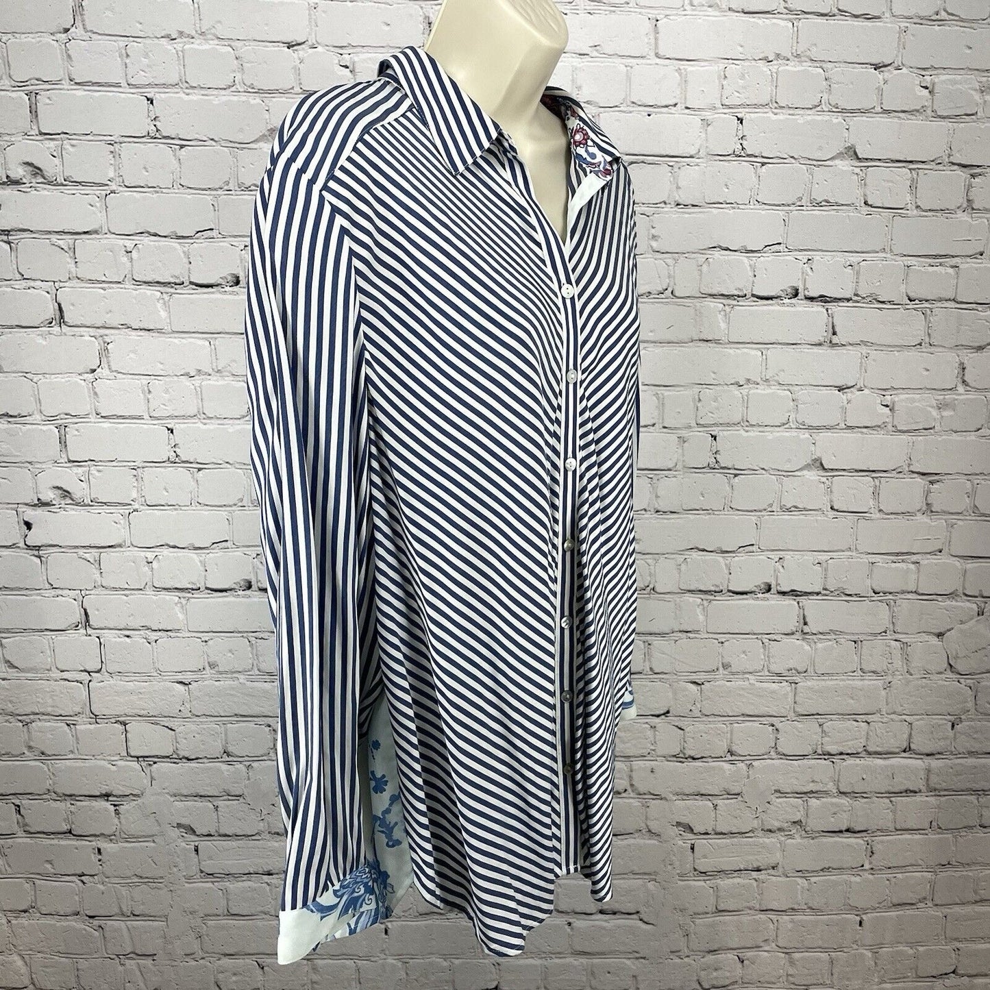 Chico’s Blue Striped Oyster Shell Button Up Shirt Flowy Size 3 US 16/18 Large L