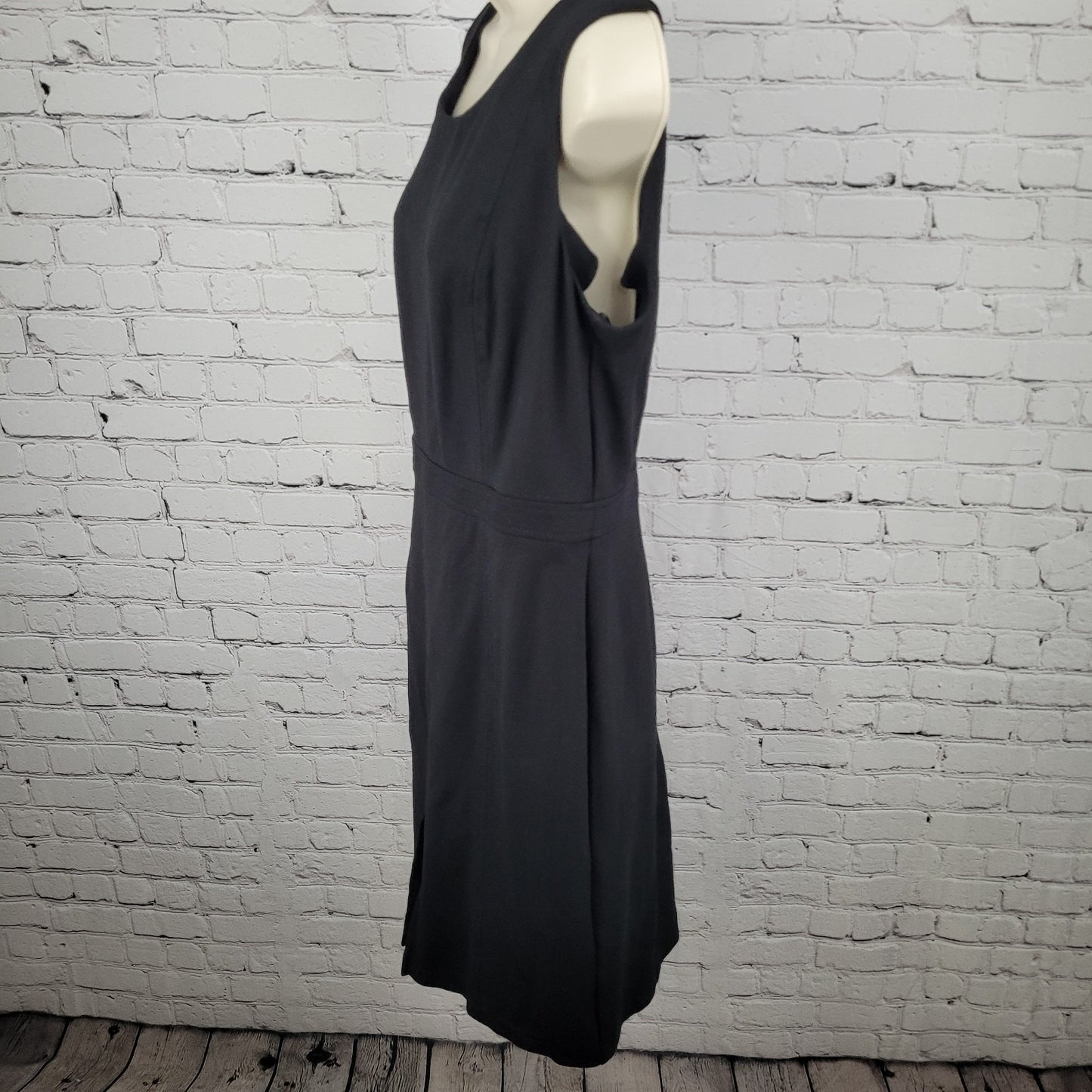 Talbots Black Sleeveless Sheath Stretch Zip Knee Length Dress Size 10P