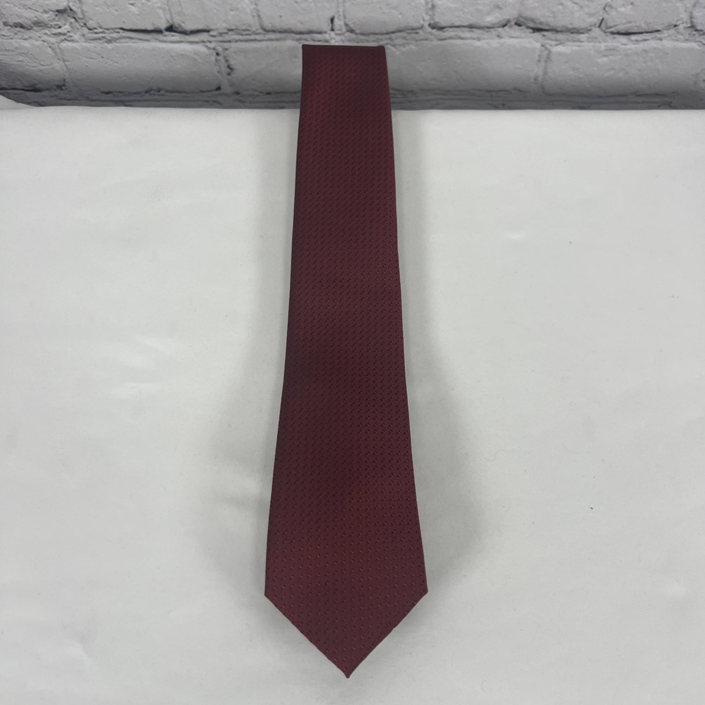 Nicole Miller New York Red 100% Polyester Neck Tie Hand Made 58”x3”