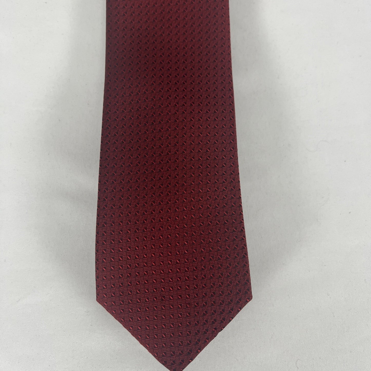 Nicole Miller New York Red 100% Polyester Neck Tie Hand Made 58”x3”