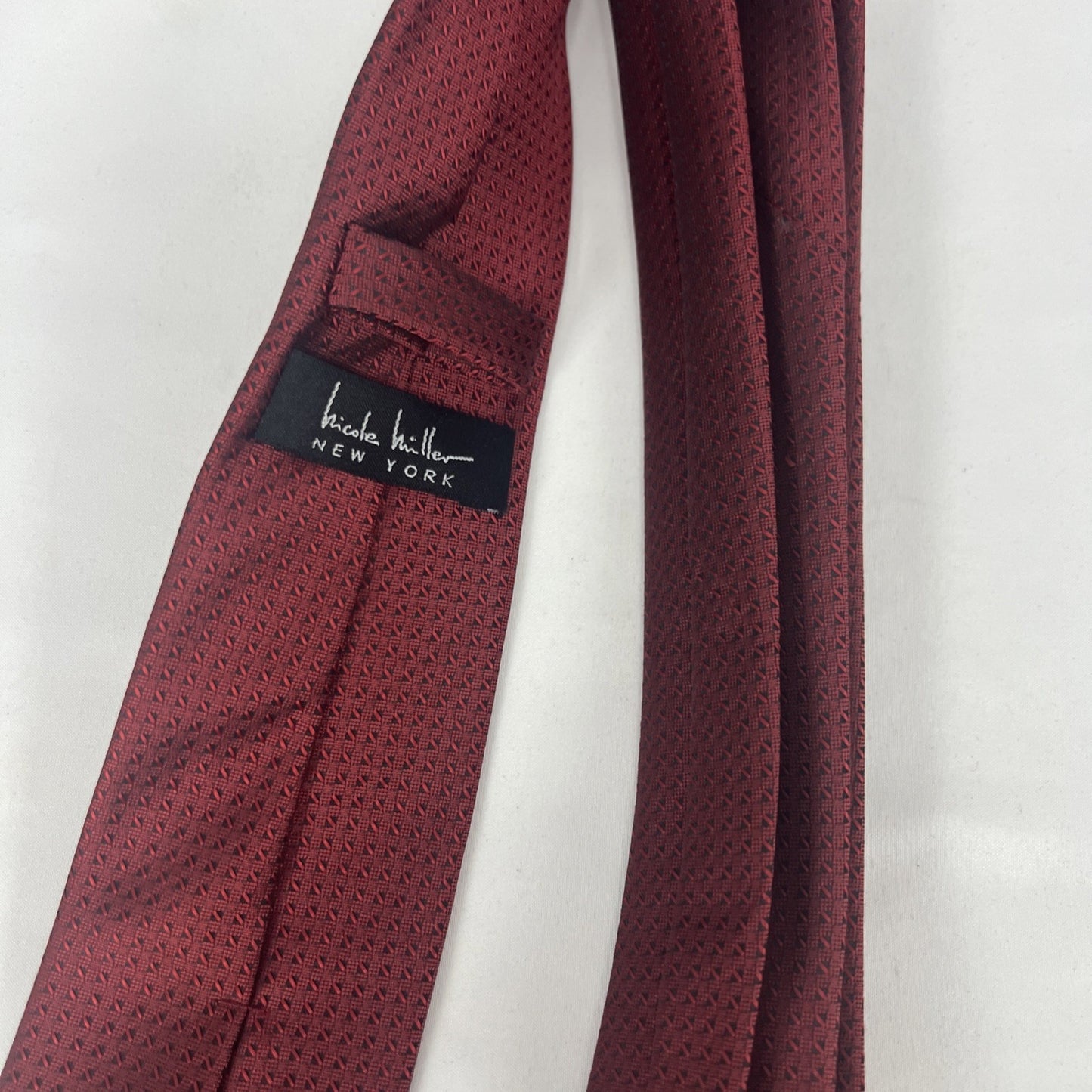 Nicole Miller New York Red 100% Polyester Neck Tie Hand Made 58”x3”