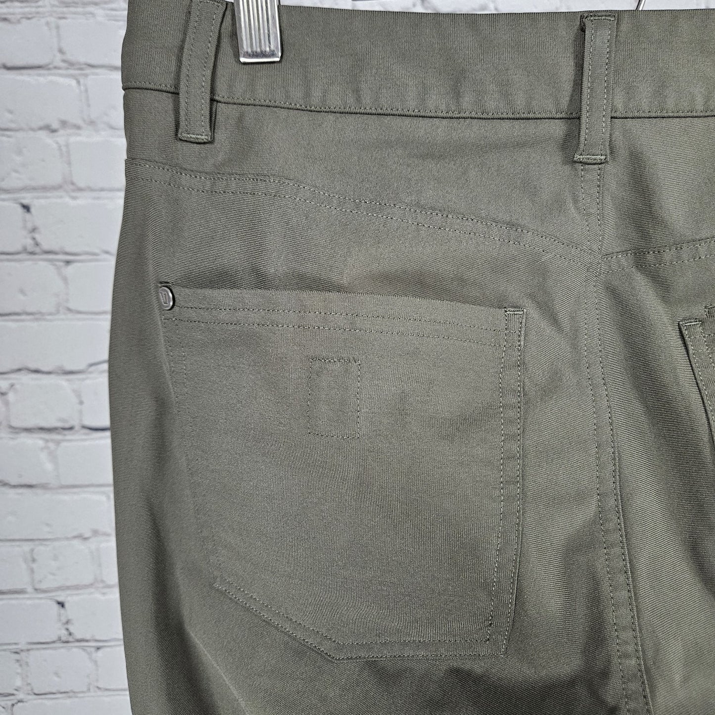 Vuori Green V430 Straight Leg Stretch Zip Pocket Casual Chino Pants 30 (30x29)