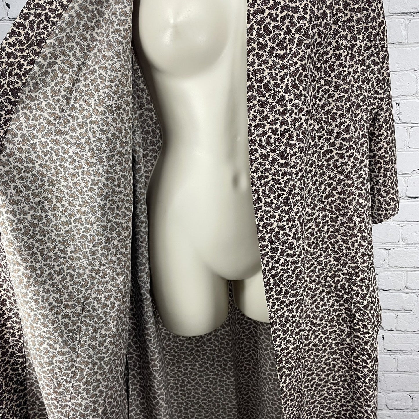 VTG Bill Blass Cream Paisley Print Lightweight Pockets Tie Waist Robe Size O/S