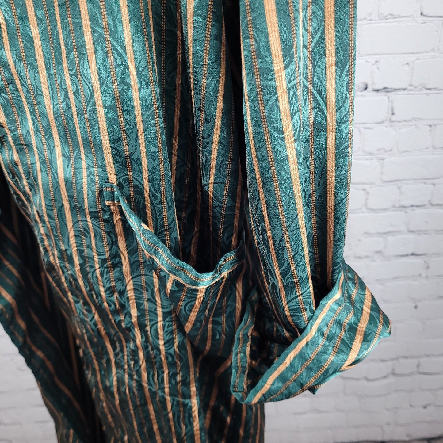 Victoria's Secret Green Satin Lightweight Pockets Long Sleeve Robe Size XS/S