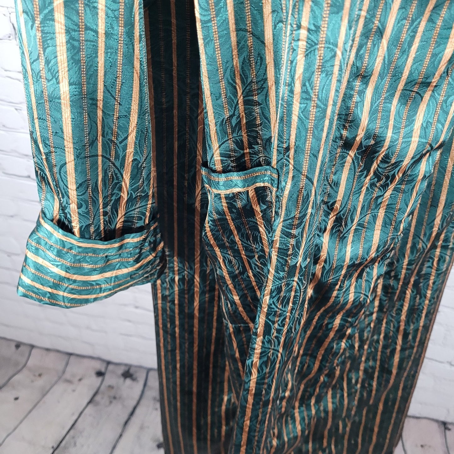 Victoria's Secret Green Satin Lightweight Pockets Long Sleeve Robe Size XS/S