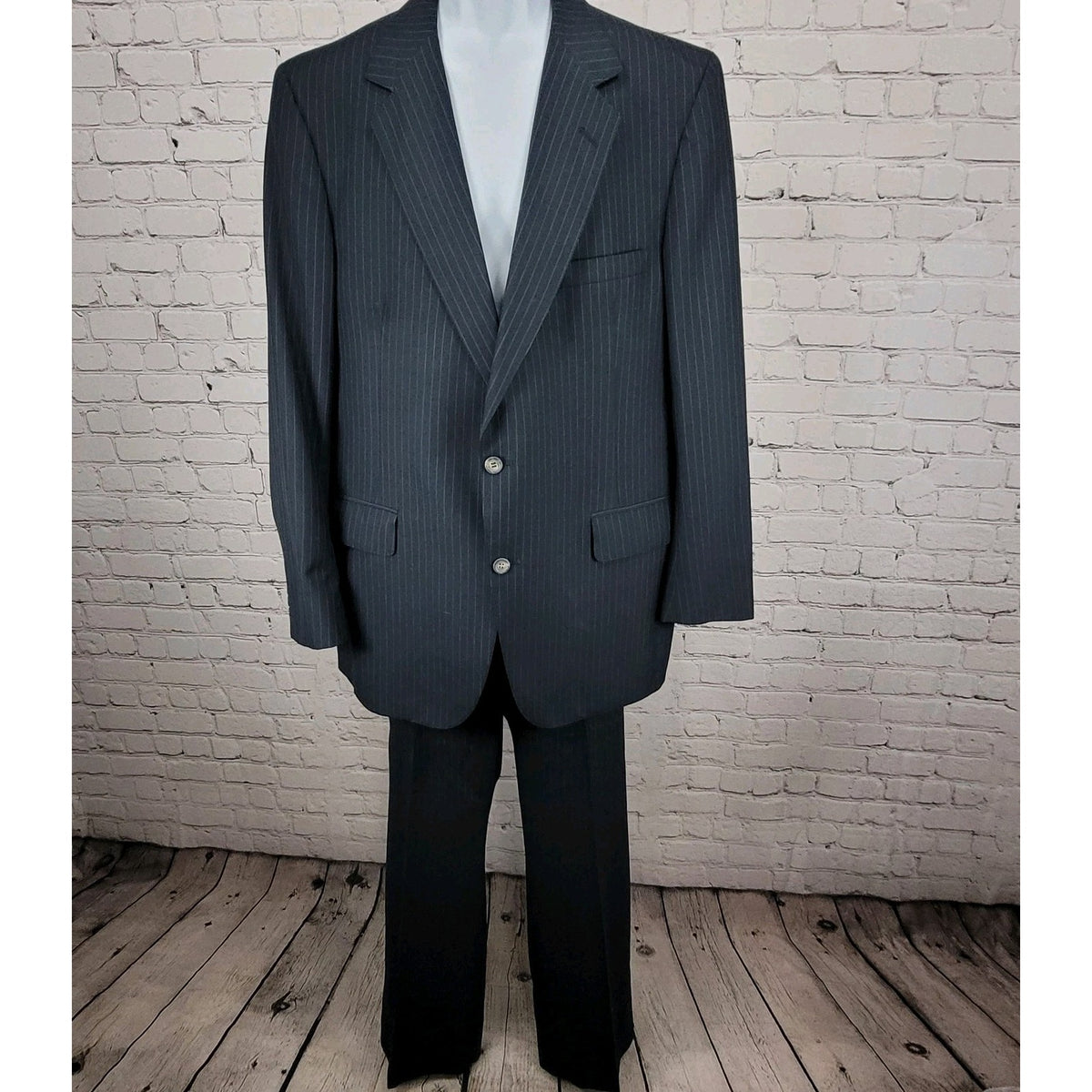 VTG Bill Blass Navy Pinstriped Full Suit Set 2 Button Jacket 44 Pants 37x32