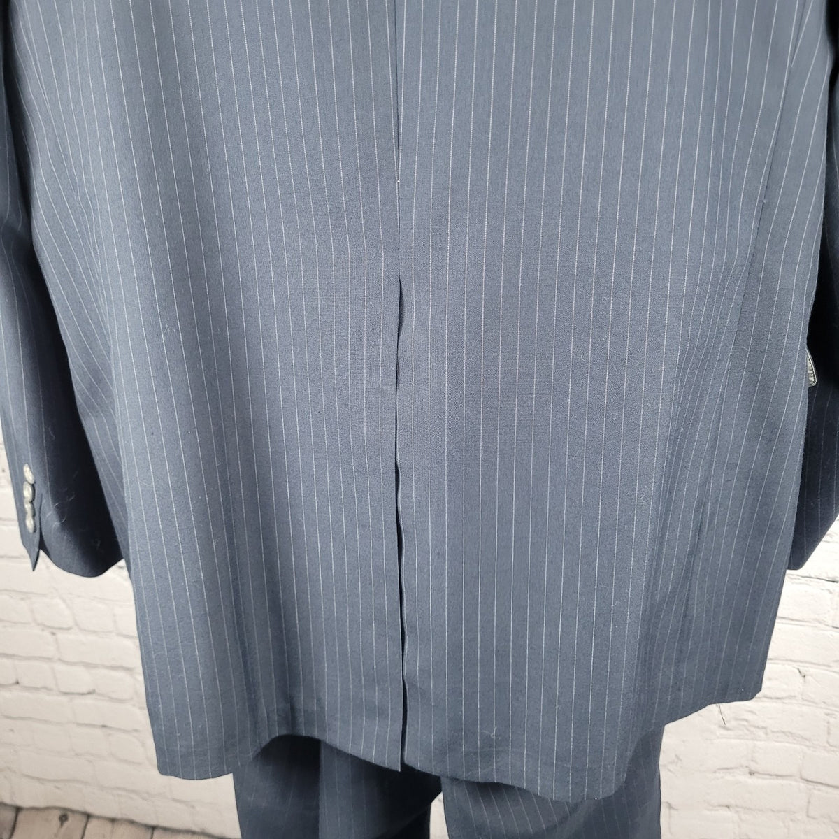 VTG Bill Blass Navy Pinstriped Full Suit Set 2 Button Jacket 44 Pants 37x32