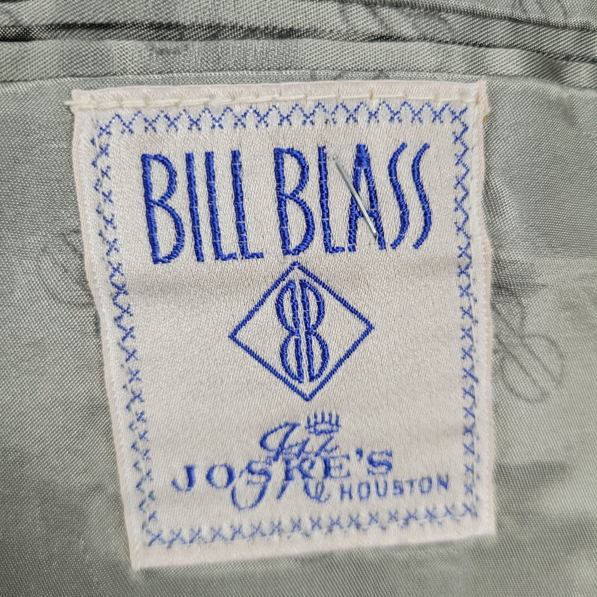 VTG Bill Blass Navy Pinstriped Full Suit Set 2 Button Jacket 44 Pants 37x32