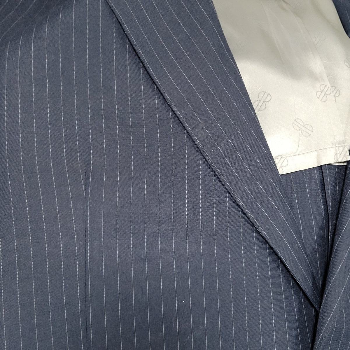 VTG Bill Blass Navy Pinstriped Full Suit Set 2 Button Jacket 44 Pants 37x32