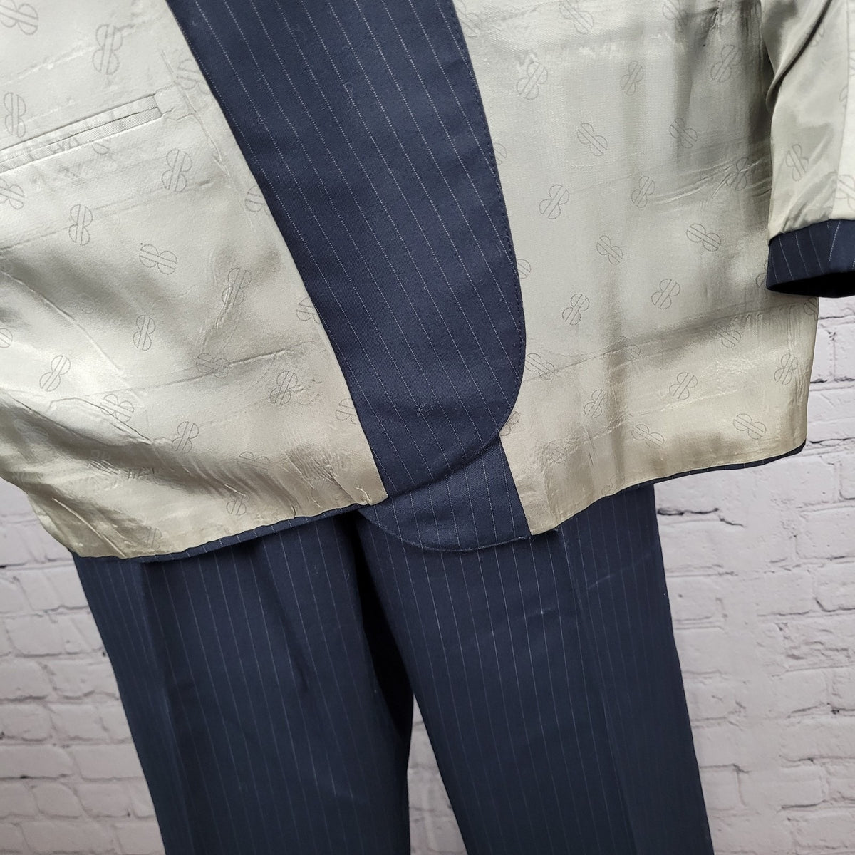 VTG Bill Blass Navy Pinstriped Full Suit Set 2 Button Jacket 44 Pants 37x32