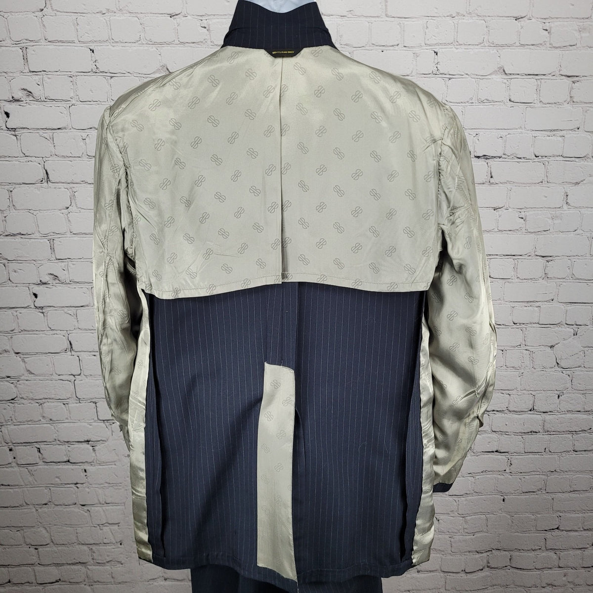VTG Bill Blass Navy Pinstriped Full Suit Set 2 Button Jacket 44 Pants 37x32