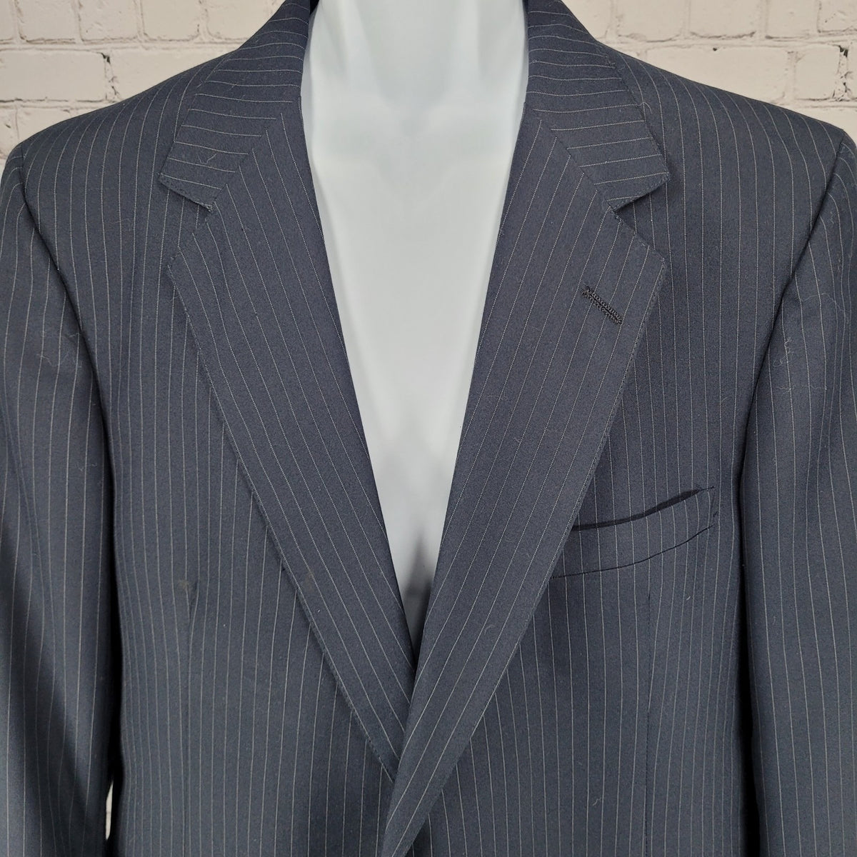 VTG Bill Blass Navy Pinstriped Full Suit Set 2 Button Jacket 44 Pants 37x32