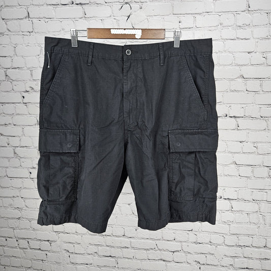NWT Levi's Black Carrier Cargo Shorts 100% Cotton Knee Length Loose Thigh 38