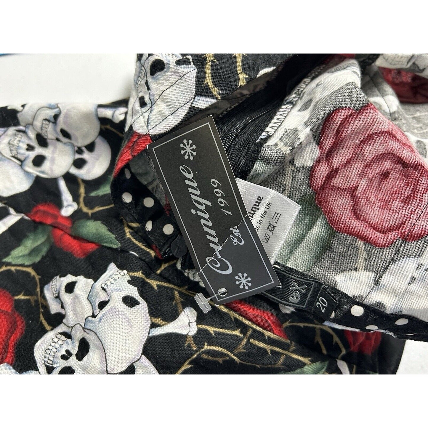 NWT C-Unique Black White Red Skull Rose Back Zip Unlined Skirt Women’s Size 20