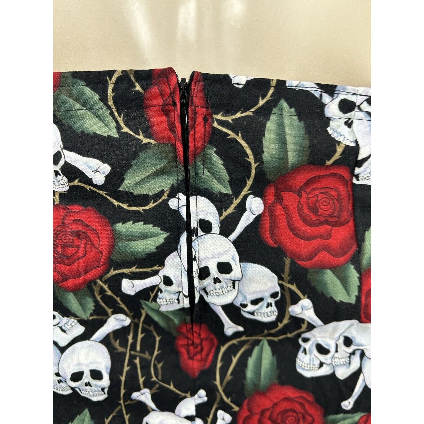 NWT C-Unique Black White Red Skull Rose Back Zip Unlined Skirt Women’s Size 20