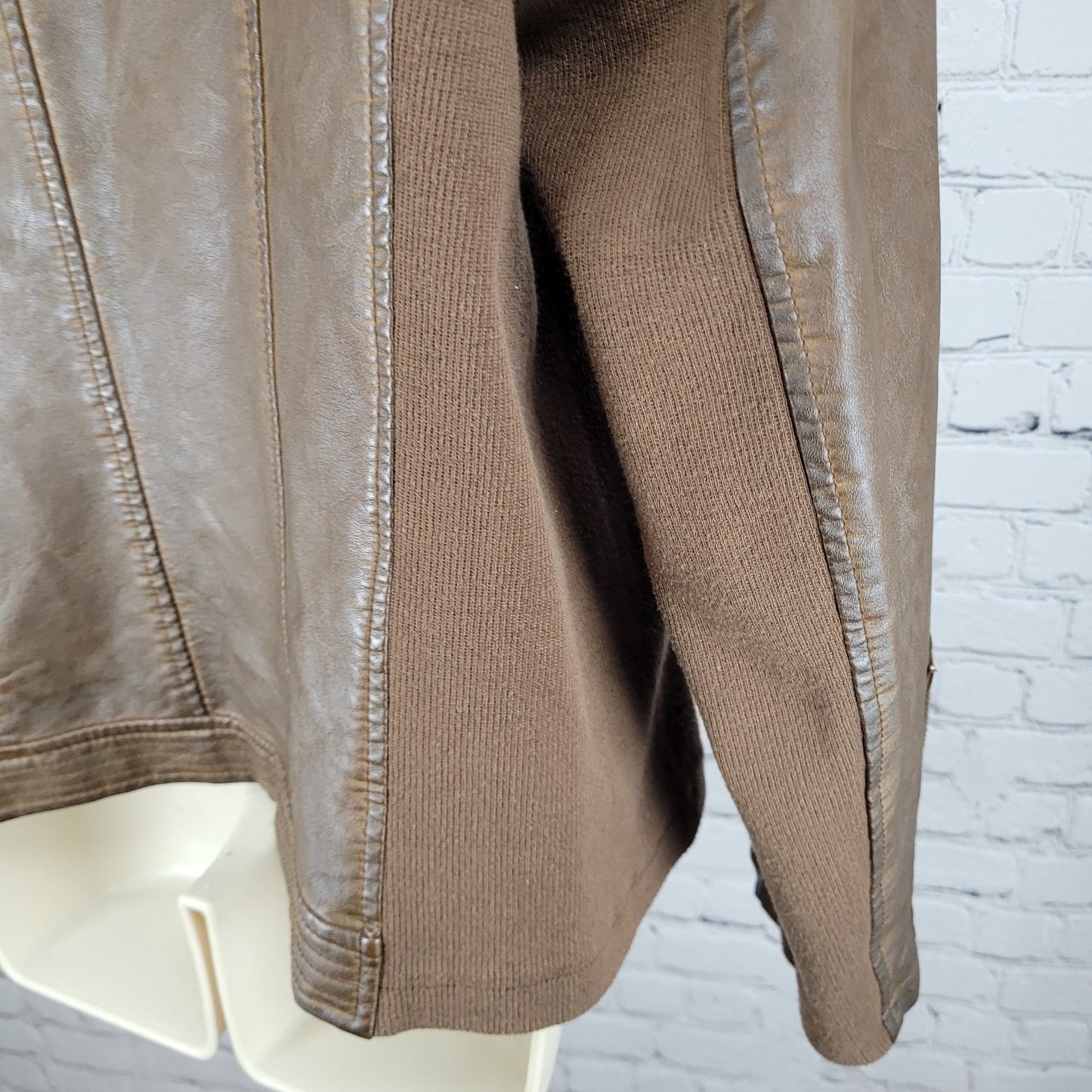 Sebby Collection Saddle Brown Vegan Leather Knit Stretch Sides Jacket Size XL