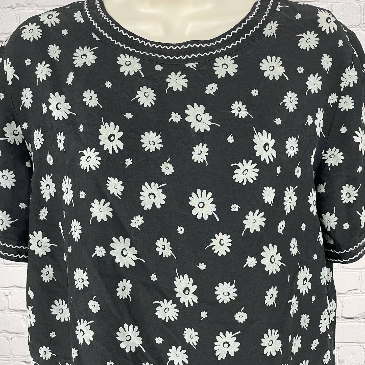 Black Floral 100% Silk Daisy Chiffon Lightweight Short Sleeve Blouse Top Size 10