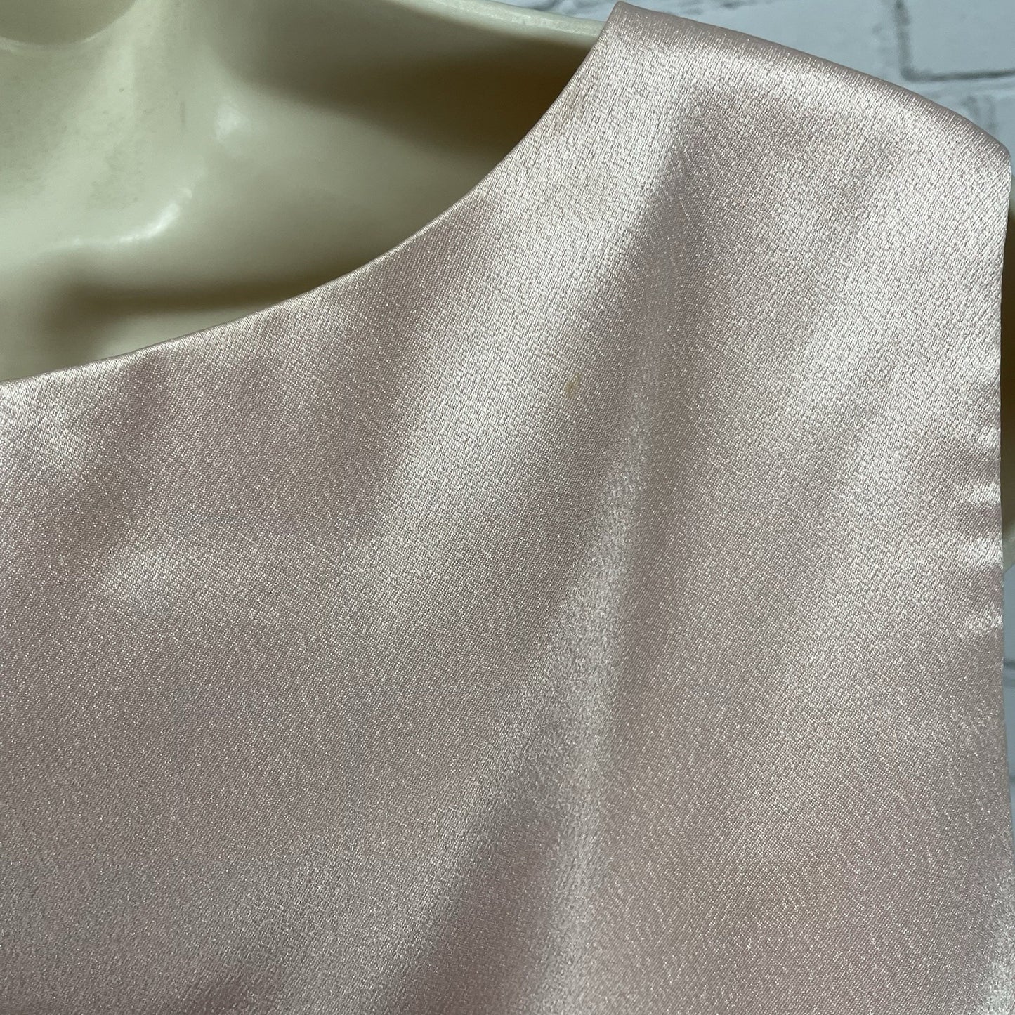 VTG Clara Clara By Vinette Pink Rhinestone Accent Sleeveless Blouse Top Size 10