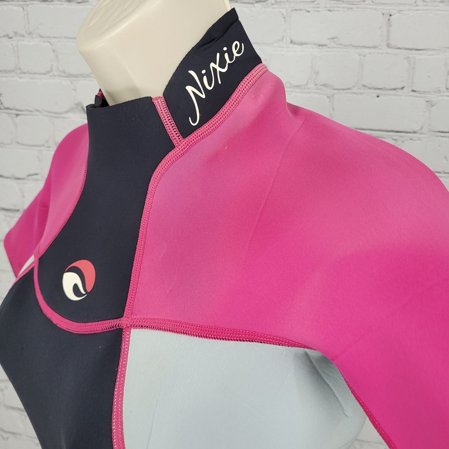 Bare Black Pink 2mm Nixie Springsuit Shorty Wetsuit Swim Short Sleeve Size 2