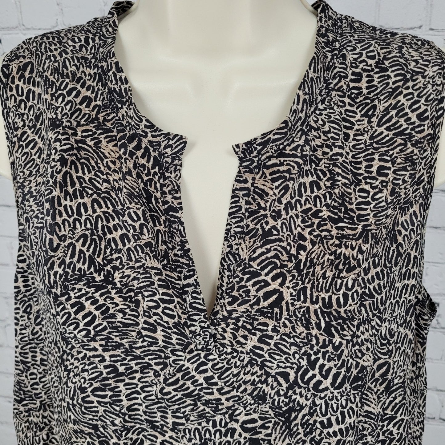 L'Agence Black Print 100% Silk Lightweight Sleeveless Blouse Top Size 2
