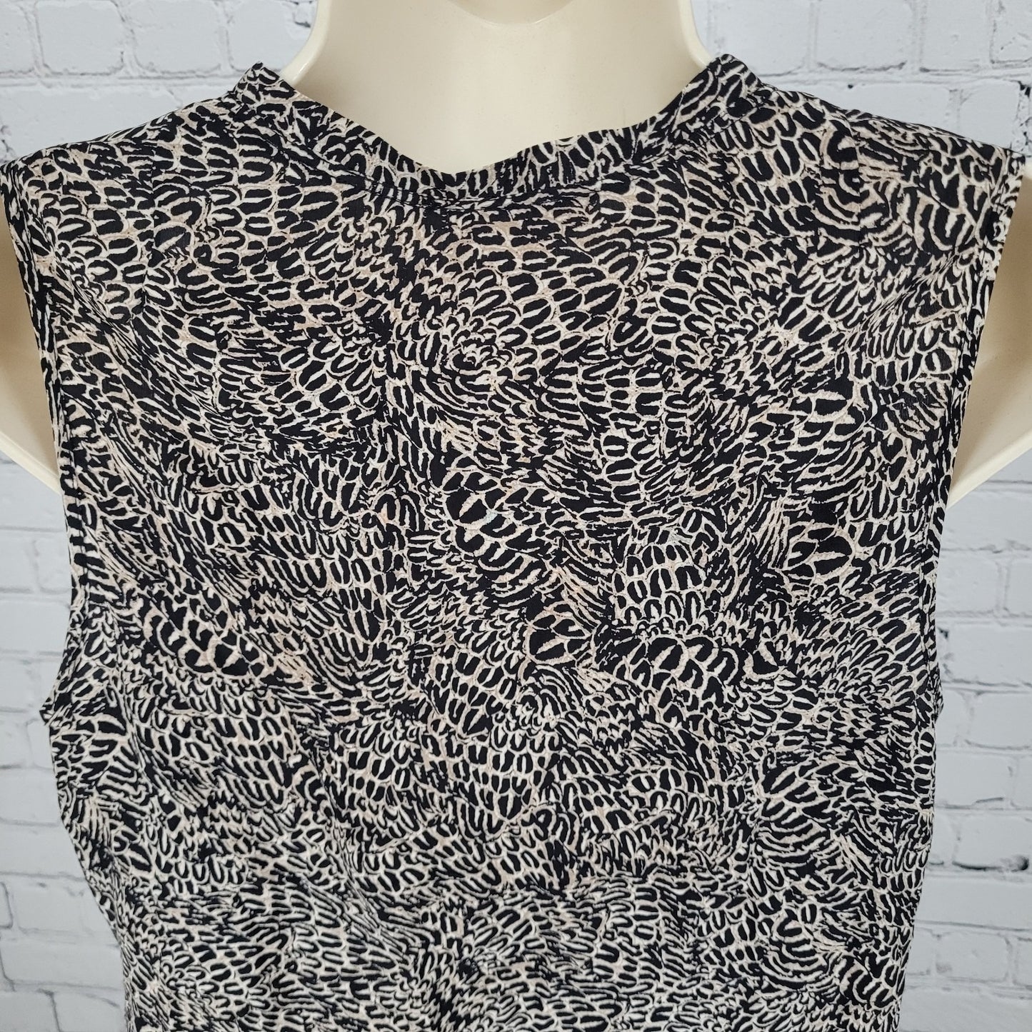 L'Agence Black Print 100% Silk Lightweight Sleeveless Blouse Top Size 2