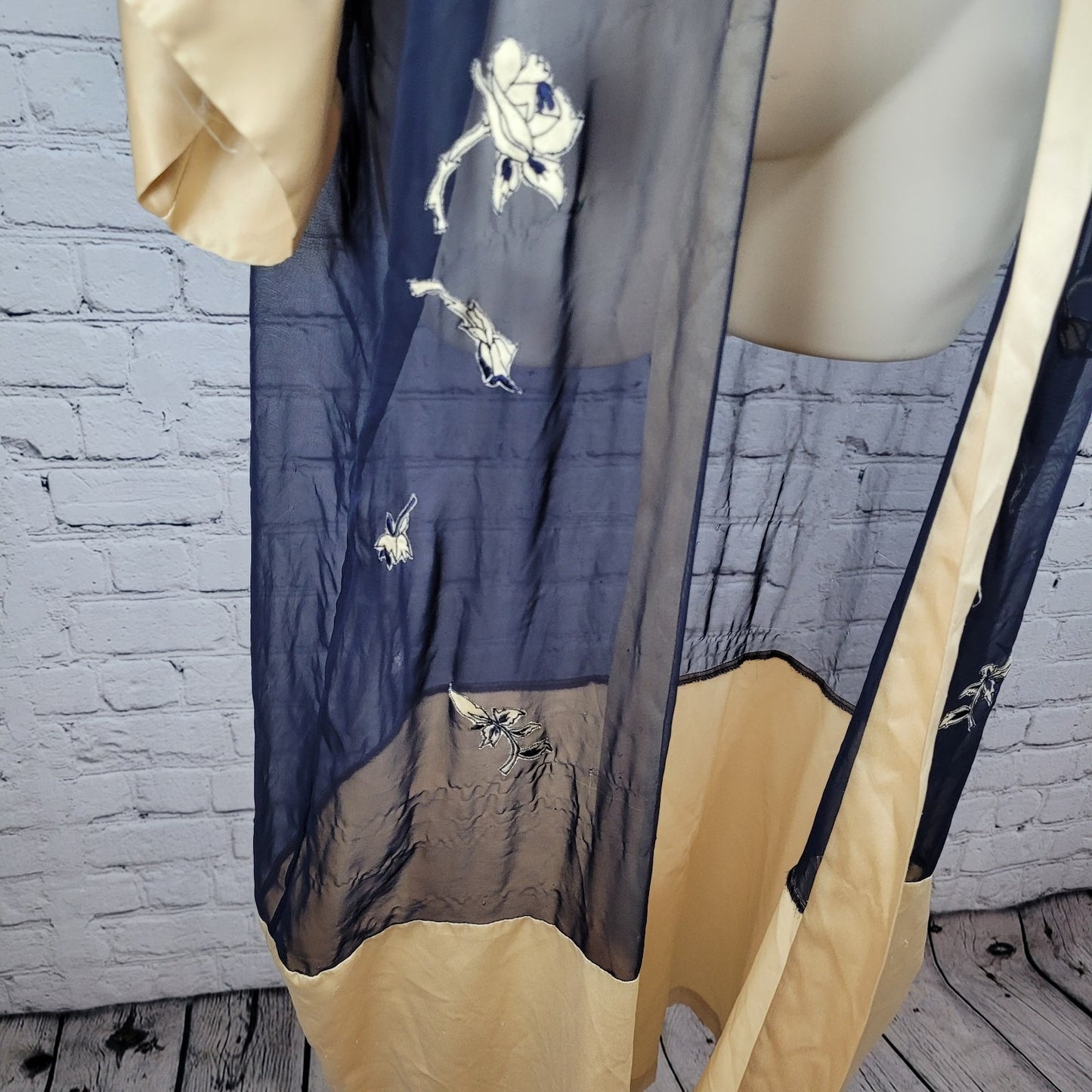 VTG Victoria's Secret Navy & Gold Sheer Embroidered Floral Robe Size Small S