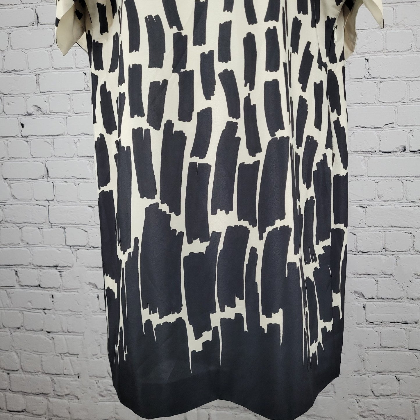 Tahari Beige & Black Printed Flutter Sleeve Lined Zipped Shift Dress Size 12