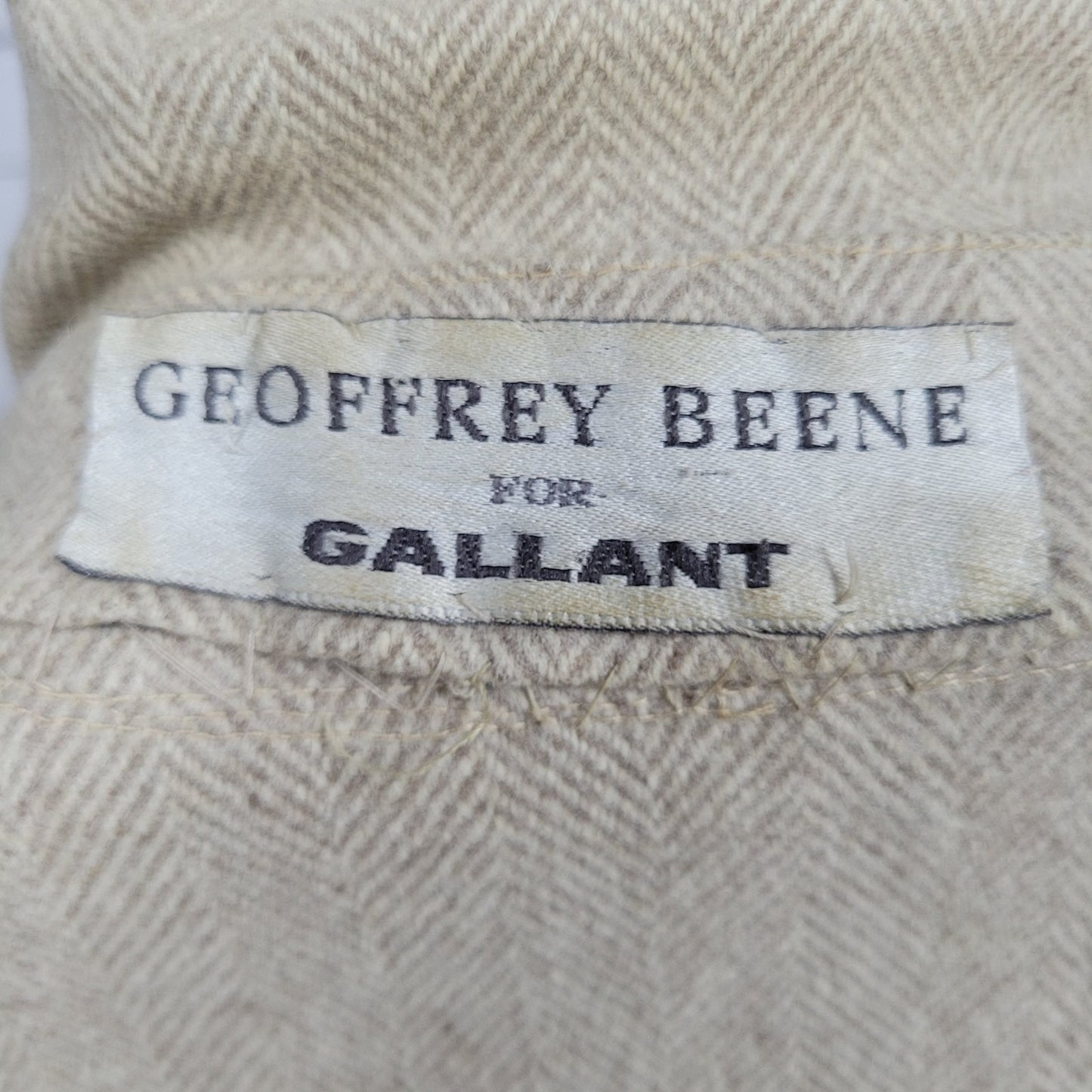 VTG Geoffrey Beene Gallant Neiman Marcus Tan Herringbone Button Unlined Coat 10