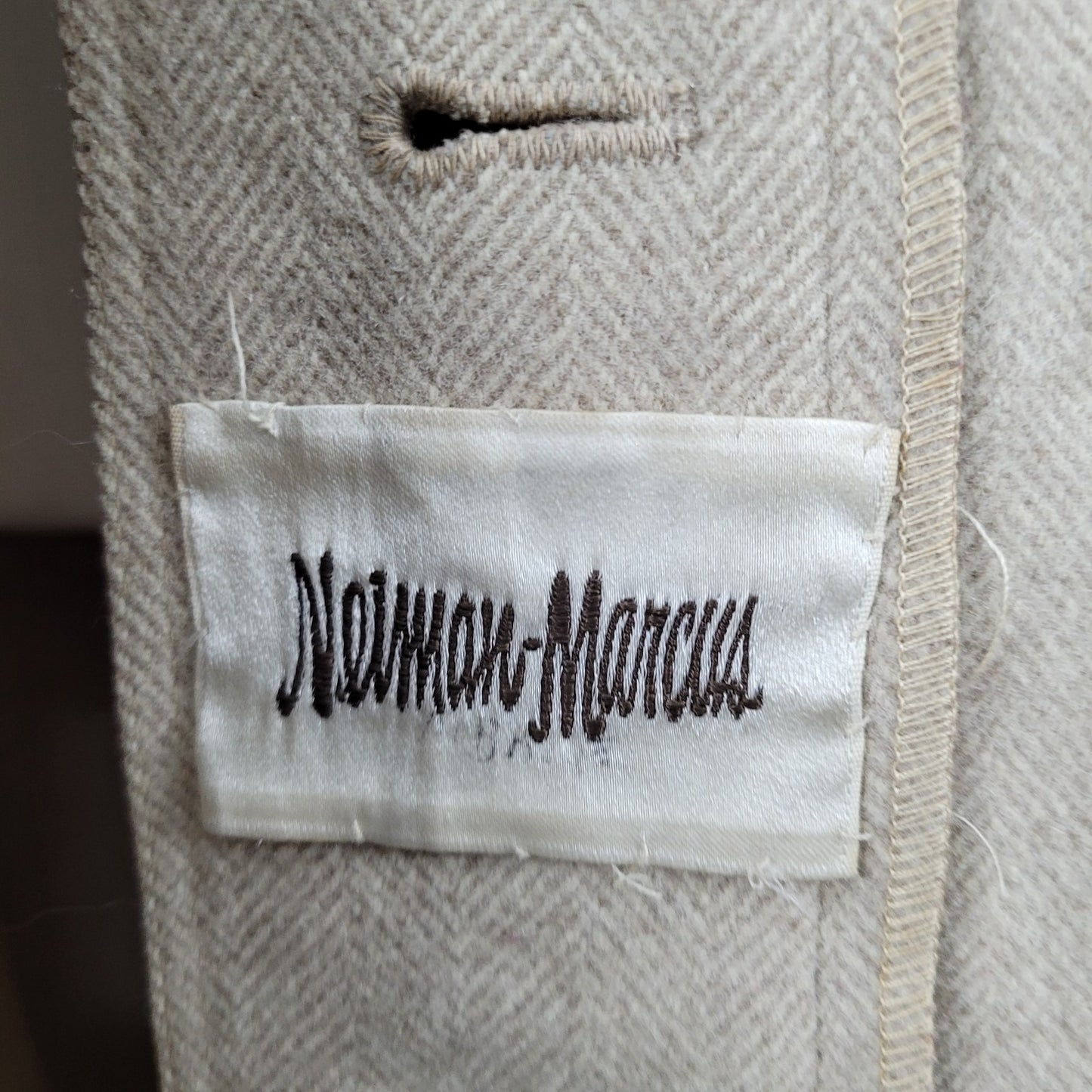 VTG Geoffrey Beene Gallant Neiman Marcus Tan Herringbone Button Unlined Coat 10