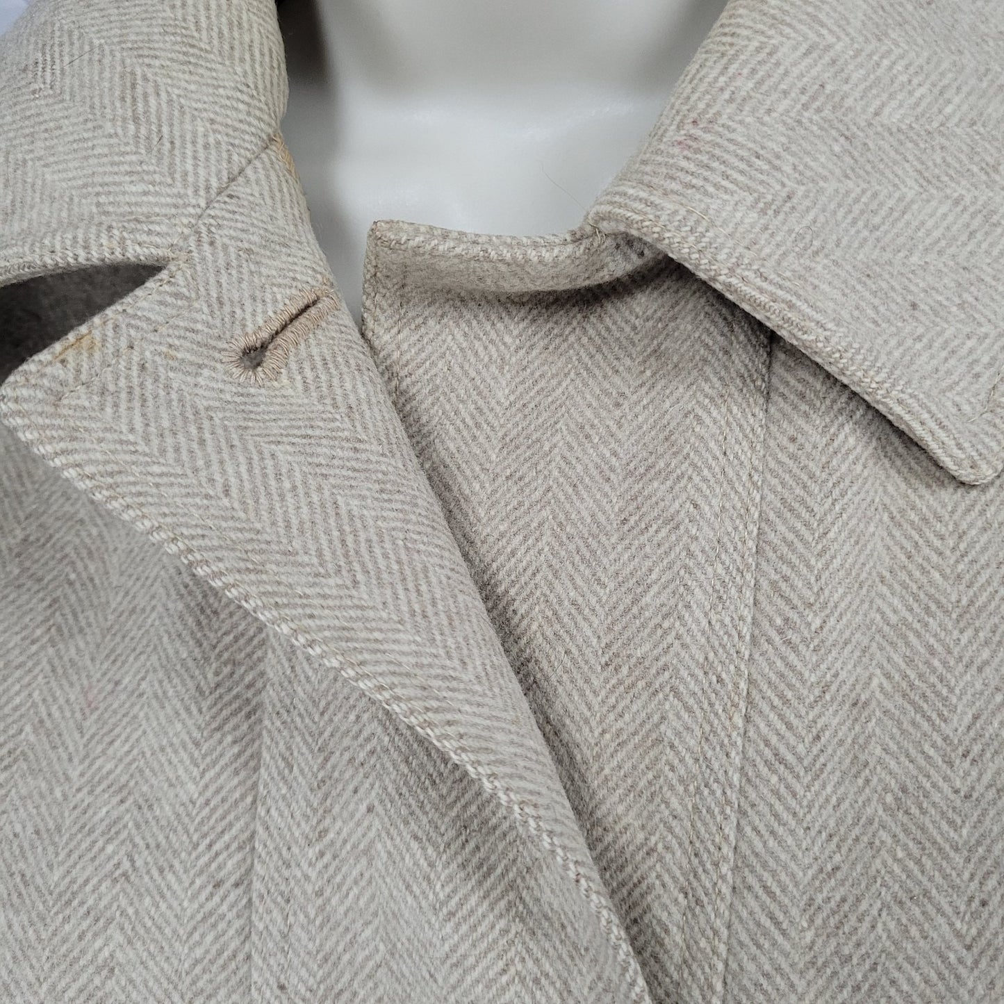 VTG Geoffrey Beene Gallant Neiman Marcus Tan Herringbone Button Unlined Coat 10