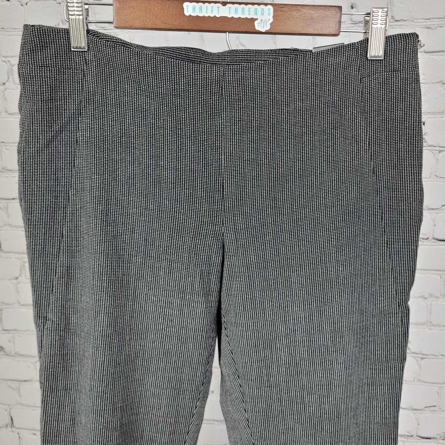 NWT Amanda + Chelsea Black Contemporary Fit Low Rise Stretch Pants 4 (31x30)