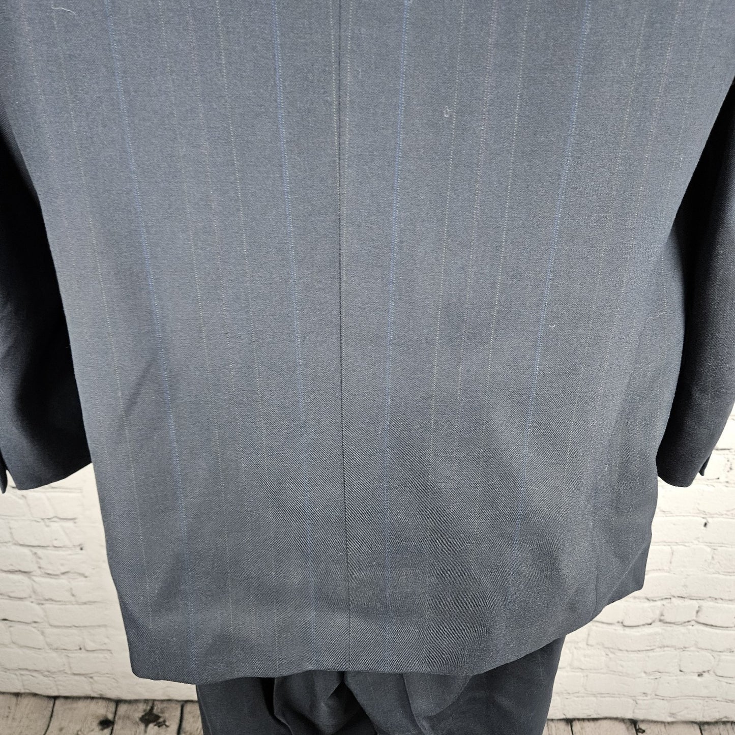 VTG Colours By Alexander Julian Navy Pinstriped Suit 2 Button Notch USA 40 33x32