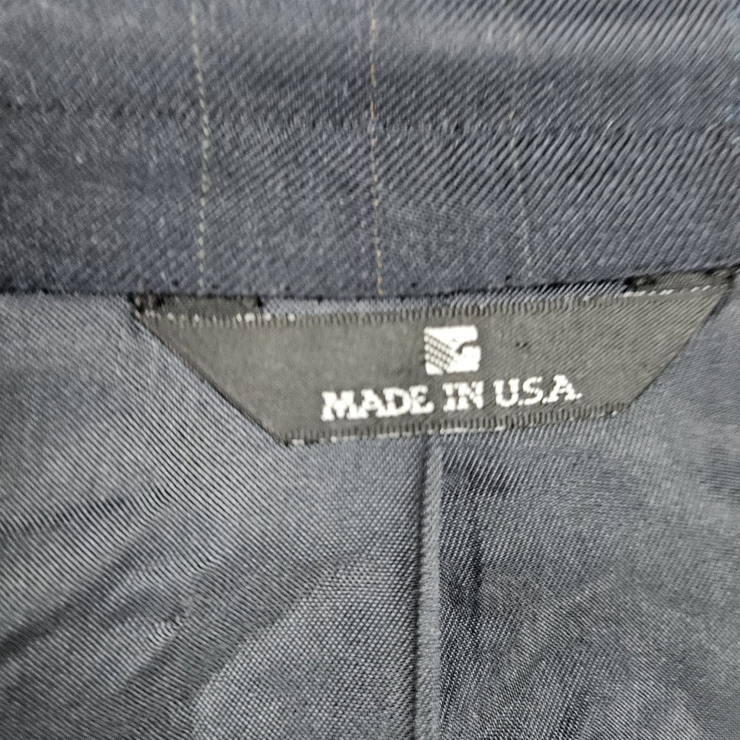 VTG Colours By Alexander Julian Navy Pinstriped Suit 2 Button Notch USA 40 33x32