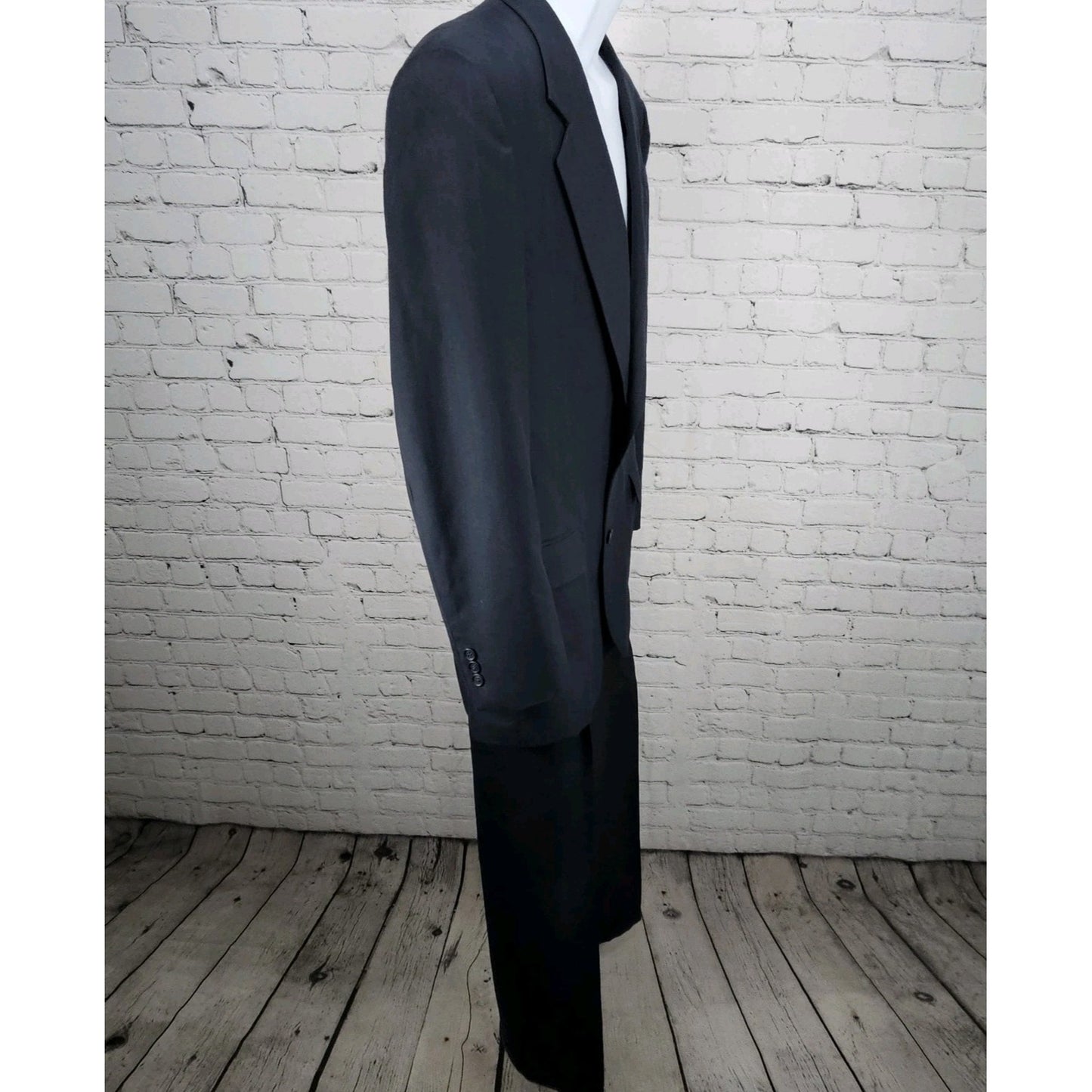 VTG Colours By Alexander Julian Navy Pinstriped Suit 2 Button Notch USA 40 33x32