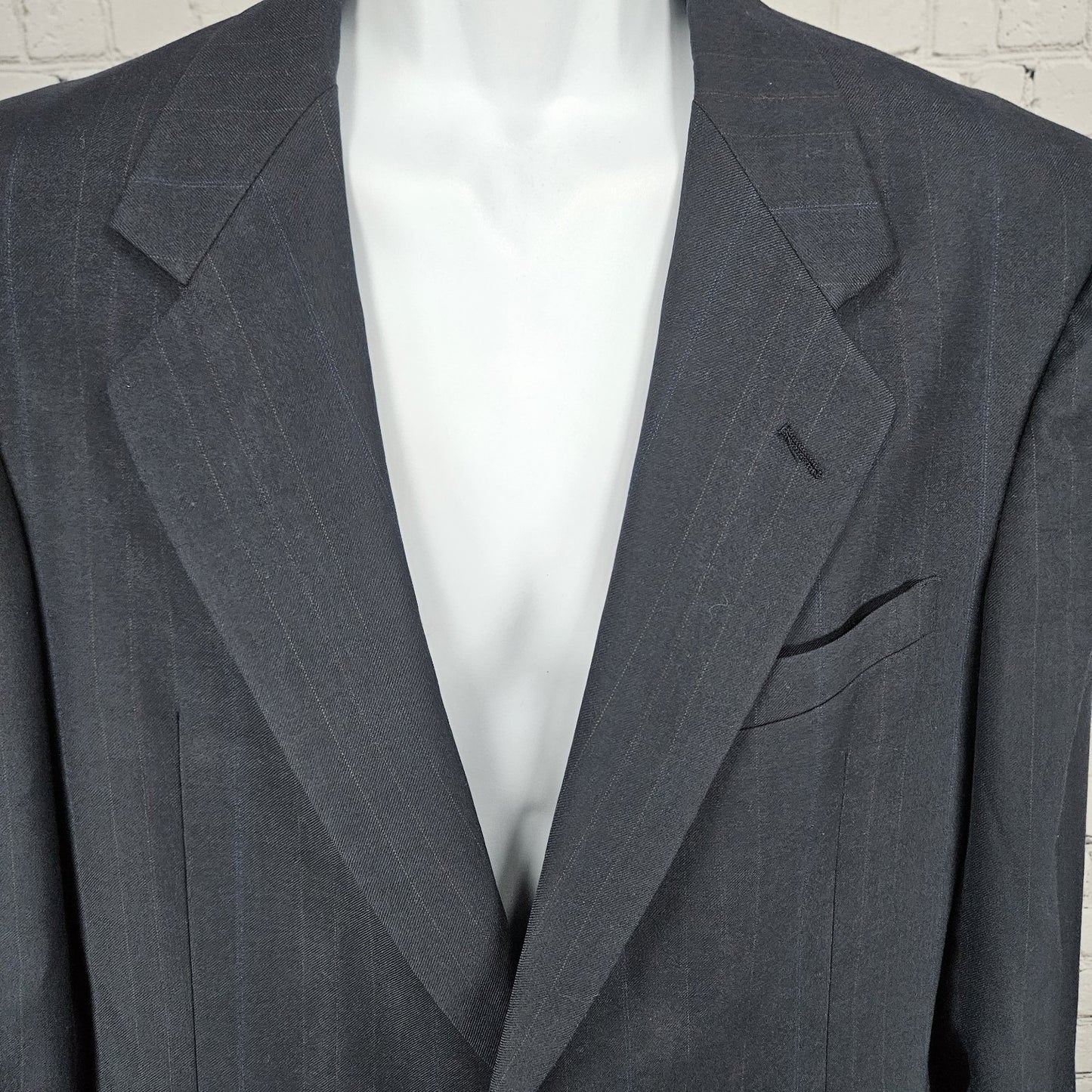 VTG Colours By Alexander Julian Navy Pinstriped Suit 2 Button Notch USA 40 33x32